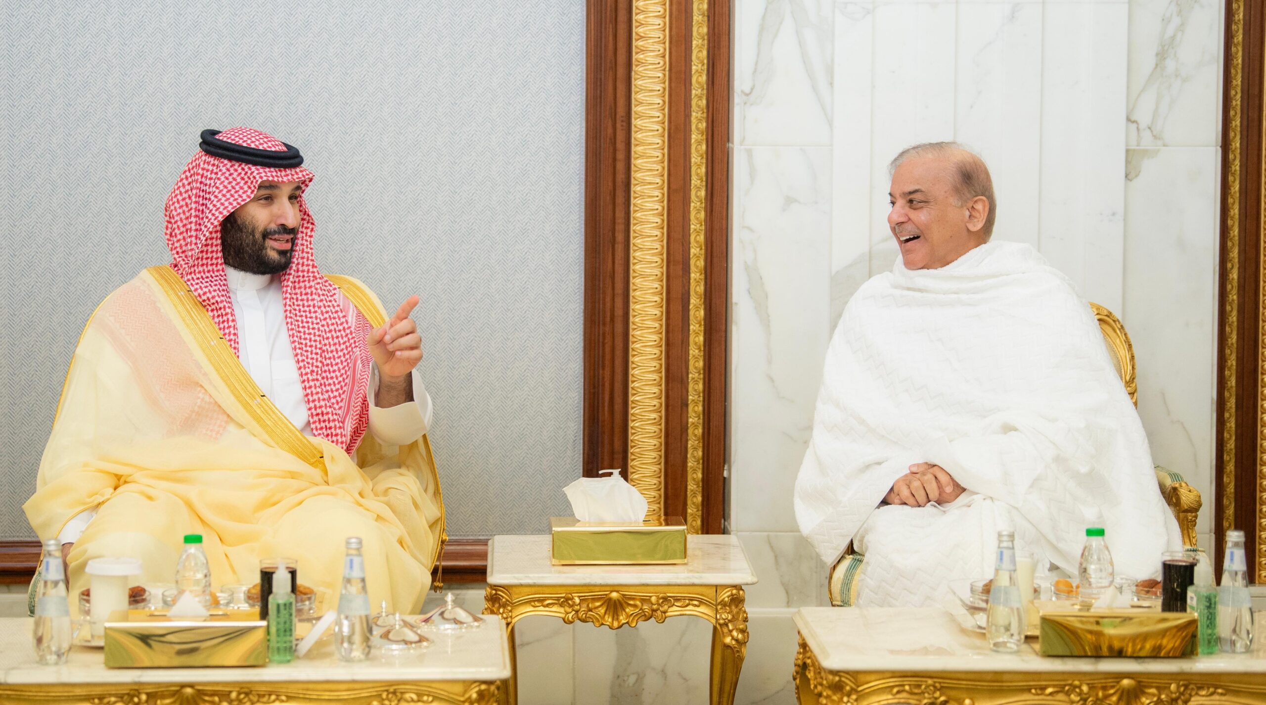وزیر اعظم شہبازشریف اور سعودی ولی عہد شہزادہ محمد بن سلمان کی سال 2024 کی مکہ مکرمہ میں دو طرفہ تعلقات کی اہم ملاقات