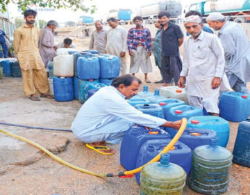 کراچی میں عید کے روز بھی پانی کے بحران سے کوئی چھٹکارا نہیں ملا