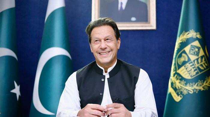 Alt Text: توشہ خانہ ٹو کیس میں سزا کے بعد عمران خان کا پُرسکون ردعمل، قانونی اپیل کی تیاری کی عکاسی کرتی تصویر۔