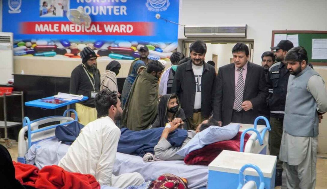 ڈی سی بہاولنگر کا ڈی ایچ کیو ہسپتال دورہ، طبی سہولیات کا معائنہ