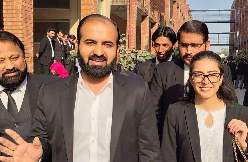 ایمان مزاری ٹوئٹس کیس: عدالت نے ایران اور دیگر ممالک والا پیراگراف حذف کر دیا | YouthVision