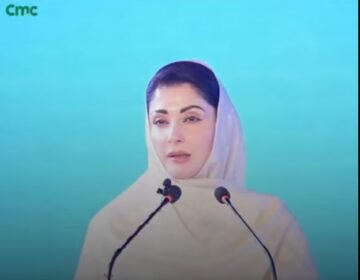 وزیراعلیٰ مریم نواز جھنگ ڈسٹرکٹ ہسپتال میں کیتھ لیبارٹری کی سنگ بنیاد کی تقریب کے دوران خطاب کر رہی ہیں۔