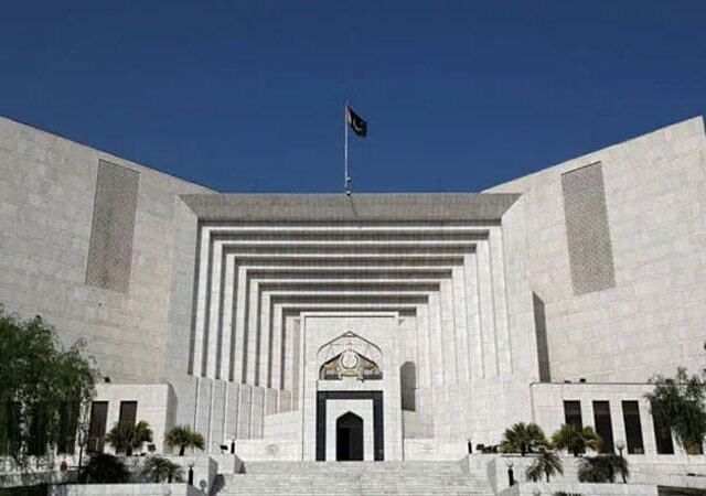 سپریم کورٹ نے 15 سال پرانے قتل کیس میں تین ملزمان کو بری کر دیا