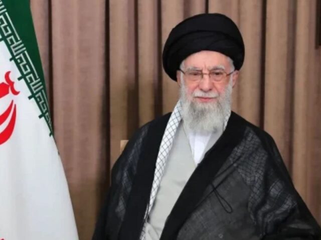اسرائیل کا سپریم لیڈر خامنہ ای سمیت اہم ایرانی قیادت کو نشانہ بنانے کا دعویٰ، تہران کی سخت تردید۔