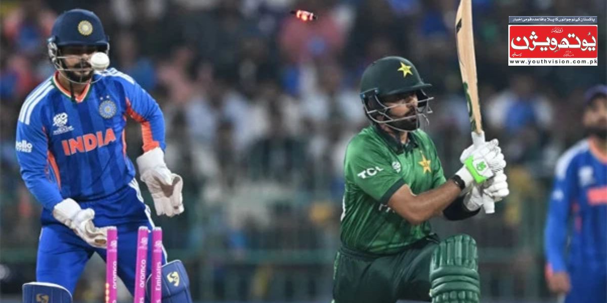 کولمبو اسٹیڈیم میں پاک بھارت ٹی ٹوئنٹی میچ کے دوران بھارتی باؤلر وکٹ لینے کے بعد جشن منا رہے ہیں۔