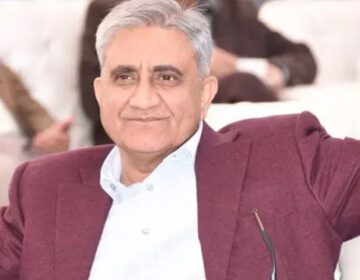سابق آرمی چیف جنرل ریٹائرڈ قمر جاوید باجوہ کی تصویر، ان کی صحت اور ہسپتال میں زیرِ علاج ہونے سے متعلق خبر