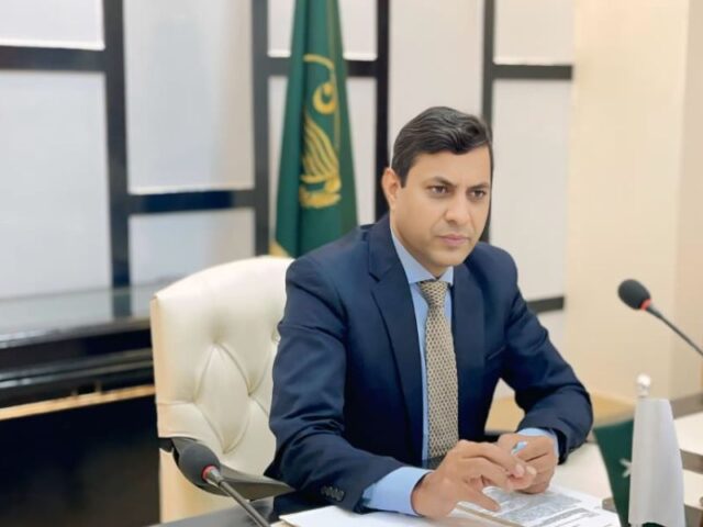 عالمی یومِ خواتین: ڈی سی لودھراں محمد اشرف کا خواتین کے کردار پر پیغام