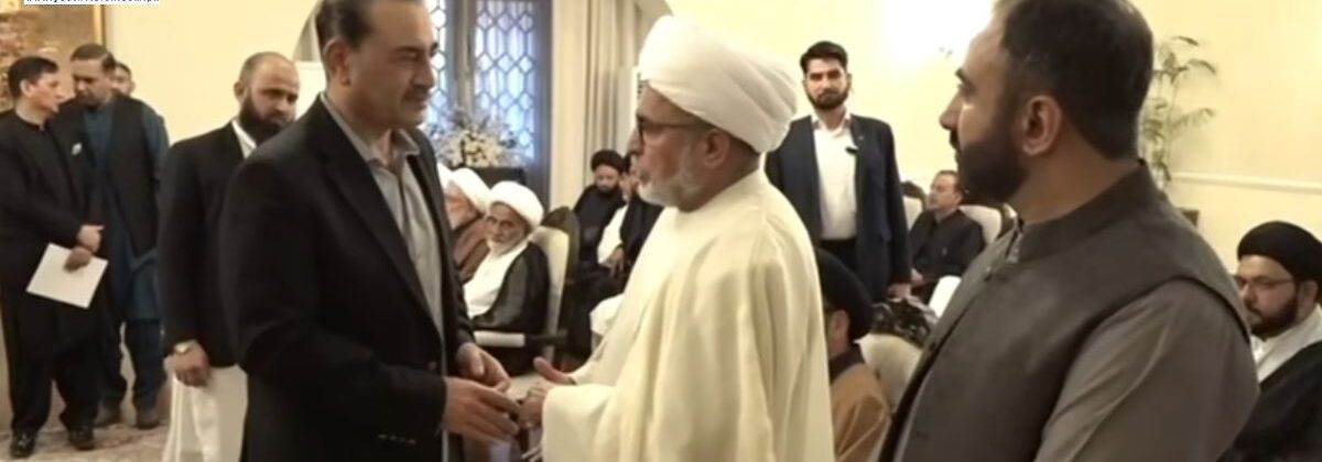 فیلڈ مارشل عاصم منیر علمائے کرام سے ملاقات میں مذہبی تشدد کے خلاف اہم ملاقات کرتے ہوئے۔