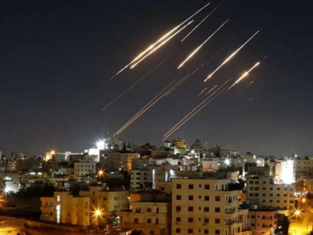 ایران نے امریکا و اسرائیل کے اہداف پر 40 سے زائد میزائل داغ دیے