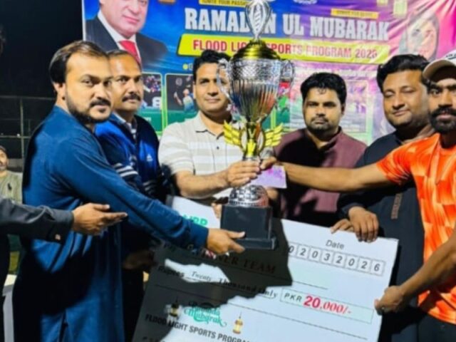 لودھراں نیو سٹیڈیم میں فلڈ لائٹ کرکٹ فائنل، کھلاڑیوں میں انعامات