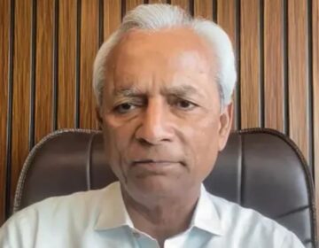 گورنر سندھ نامزد ہونے کے بعد نہال ہاشمی کی میڈیا سے گفتگو کی نمائندہ تصویر۔