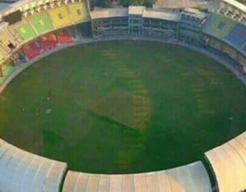 پشاور کے عمران خان کرکٹ اسٹیڈیم میں انکلوژرز کے 1992 ورلڈ کپ کے ہیروز کے نام سے منسوب ہونے کی تصاویر۔