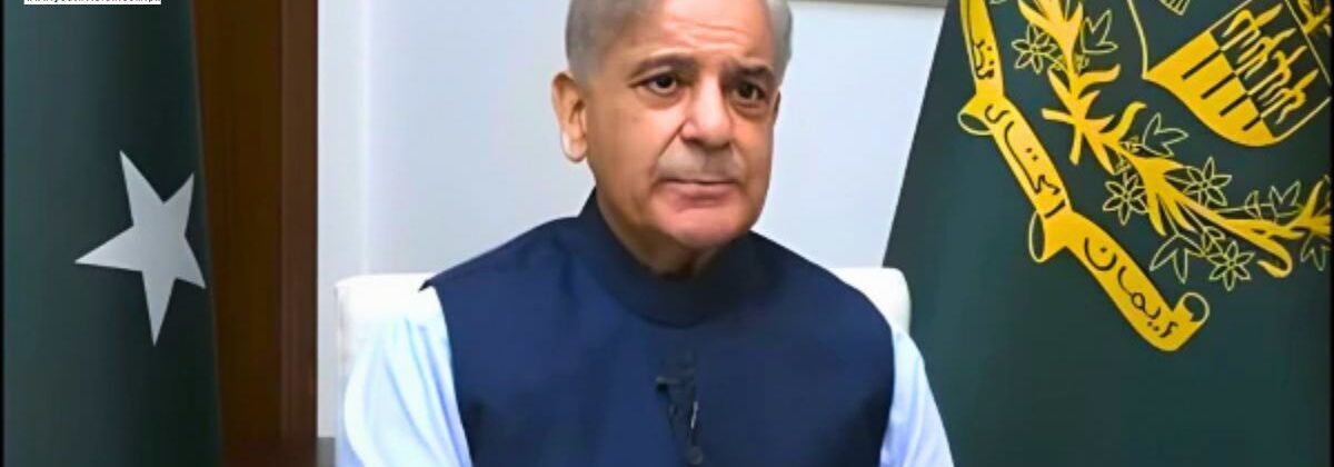 وزیراعظم شہباز شریف قوم سے خطاب کرتے ہوئے پٹرول کی قیمتوں میں اضافے کی تجویز مسترد کرنے کا اعلان کر رہے ہیں۔
