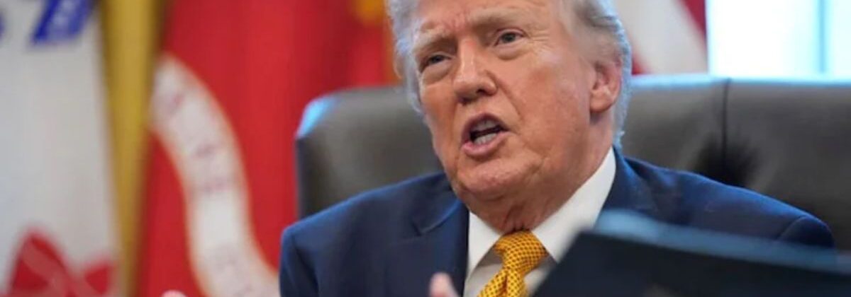 ڈونلڈ ٹرمپ وائٹ ہاؤس میں میڈیا سے گفتگو کرتے ہوئے