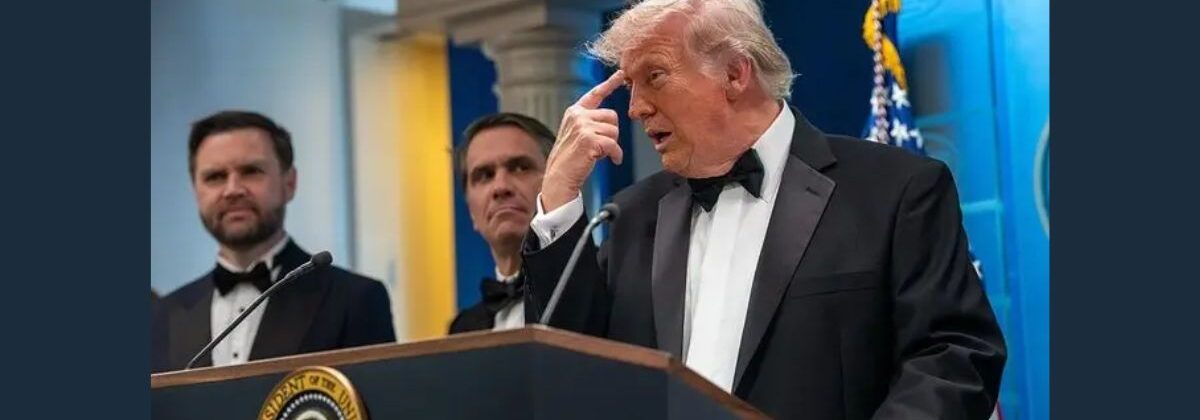 ایران تباہی کی حالت میں ہے اور چاہتا ہے کہ ہم آبنائے ہرمز جلد کھول دیں،ٹرمپ بتاتے ہوئے