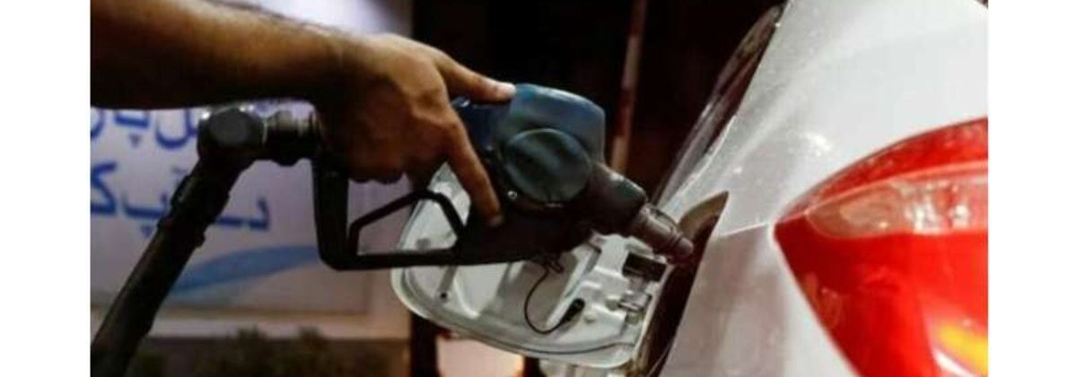 پاکستان میں پٹرول پمپ پر نئی قیمت 458 روپے فی لیٹر اور موٹرسائیکل سواروں کیلئے سبسڈی اعلان کے بعد شہریوں کا ردعمل۔