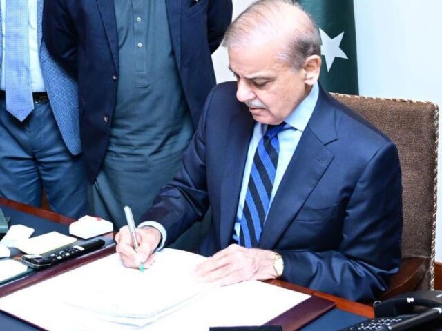 وزیراعظم نے توانائی بچت کے لیے نئے کاروباری اوقات کار کی منظوری دے دی