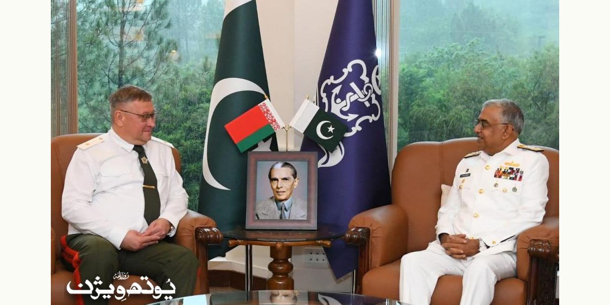 بیلاروسی دفاعی وفد نیول چیف ایڈمرل نوید اشرف سے ملاقات کرتے ہوئے