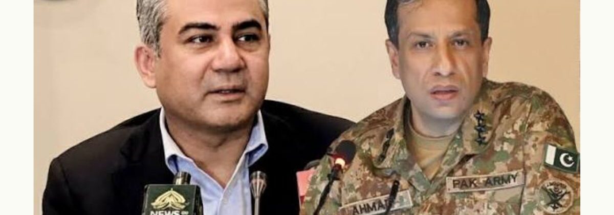 ڈی جی آئی ایس پی آر لیفٹیننٹ جنرل احمد شریف چوہدری پریس کانفرنس سے خطاب کرتے ہوئے
