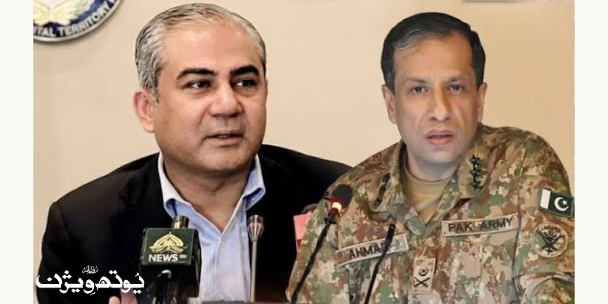 ڈی جی آئی ایس پی آر لیفٹیننٹ جنرل احمد شریف چوہدری پریس کانفرنس سے خطاب کرتے ہوئے